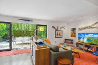 Coconut Grove Dream, located in the heart of the village. Beloved by the sailors - 방갈로
