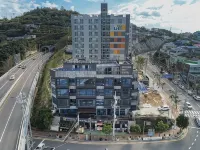 Yeosu Paradise Spa Pension Отели рядом с достопримечательностью «Мемориальная башня «Чхунхонтоп»»