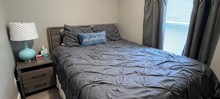Tiny Home, Spa Next Door, Deck, Walk to Farmers Market Hotels in Dubuque County