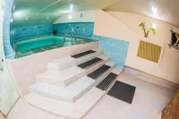 Viktoria  Hotel - parking