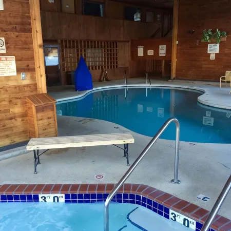 Cedar Motor Inn