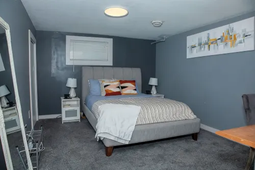 One-bedroom guest suite with  private entry