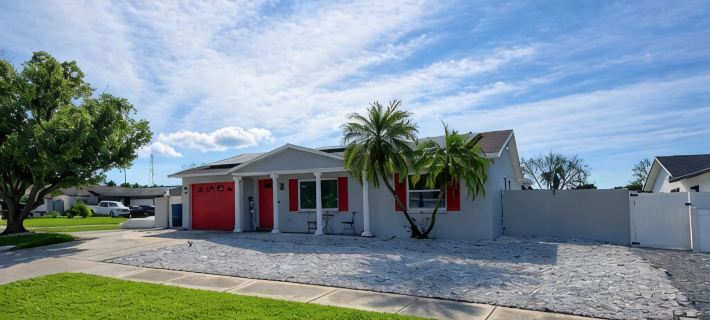 Paradise Palms Beach house with HEATED POOL🏖🌅🐬 Hotels in Largo