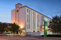 Wyndham Garden Wichita Downtown - Rooftop Pools