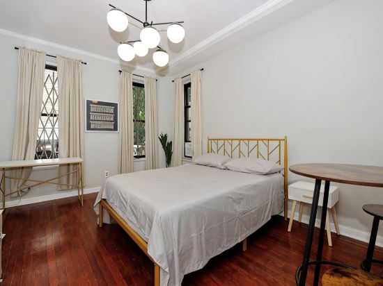 Cozy Studio Near Central Park!