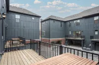 Free Golf Cart! Luxe Townhome Near Grand Park!