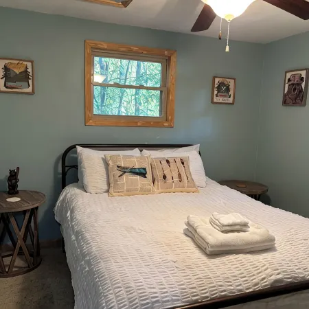 Lazy Bear Lodge 25 min to Beech Mountain Hot Tub and Pool Table