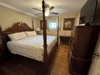 Lake Norman lake front retreat - lower unit, pet friendly. - Beach