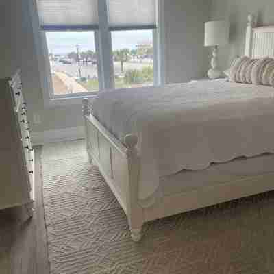 Posh, New, Ocean View Townhome in gorgeous Emerald Isle Perfect for families Rooms