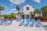 Isla Del Sol Remodeled 2 Bd/2BA Condo Close to Beaches - Private Pools