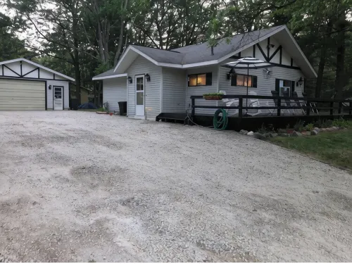Beautiful Cottage Just minutes from The Twin Lakes & Beach