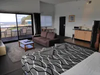 Beach House Mollymook - 3-Star