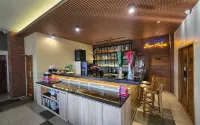 Kaloka Airport Hotel - bar