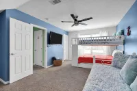 Walk to Vilano Beach, Pool,  Fire Pit, Sleeps 10,  5 Min to Historic St. Aug - 3-Star