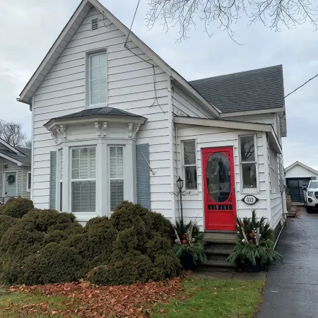 Century Home centrally located in Prince Edward County (located in Bloomfield)