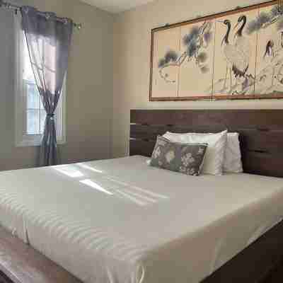 Downtown House- Walk to Cherry Blossom/Museums/ Ballpark - Free Parking Rooms