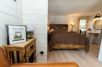 Romantic Mountain Cabin w/ Hot Tub. Near Rocky Mountain National Park. - Chalets