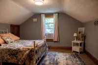Charming 2-bedroom house in rural Sigel Pa close to state parks