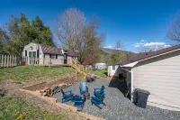 2 Homes - 4 Beds /2 BAs - Easy Walk to Downtown West Jefferson. - Wifi