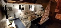 Cozy cottage steps to beach sleeps 5 with WiFi, AC in charming Marshfield - Wi-Fi