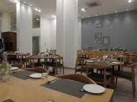 TGI Ameya Grand - Desayuno