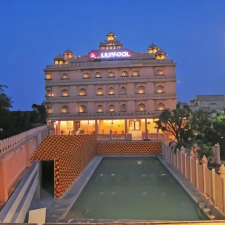 Lilypool - the Heritage Jalmahal Отели рядом с достопримечательностью «Форт Нахаргарх»