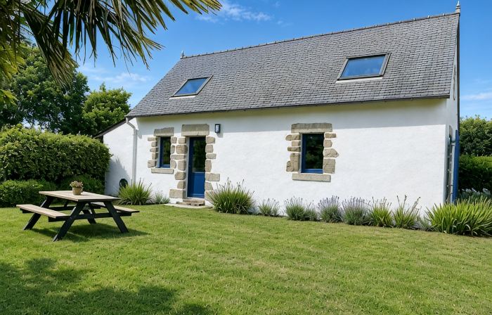 Green Retreat in Tronoën • Beaches & Surf