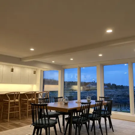 Ocean front, quiet remote area minutes from Downtown York and Ogunquit