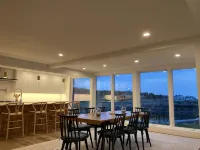 Ocean front, quiet remote area minutes from Downtown York and Ogunquit - 4성급