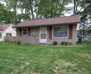 Family Friendly Lake View Home. Only steps away from Houghton Lake. - Wifi