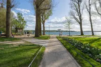 Family apartment with Müritz view, 5 minutes to the city center - 民宿