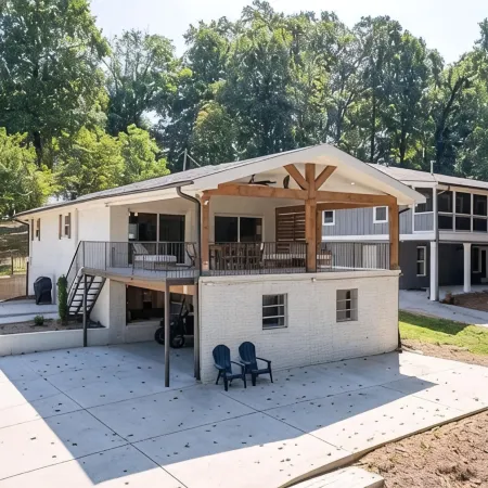 RARE EASY ACCESS PRIVATE FLOATING DOCK 4 BED ROOM HOME!