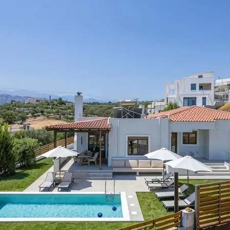 Villa Wisdom - Elegant & Homely with Pool, Galatas