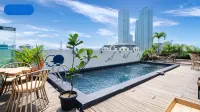 โรงแรมโมโนโปลี - สระว่ายน้ำบนดาดฟ้า