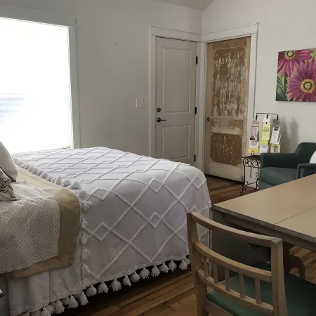 Live Here. Completely Renovated in desirable Tech Terrace UNIT neighborhood