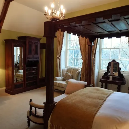 Westgate Manor