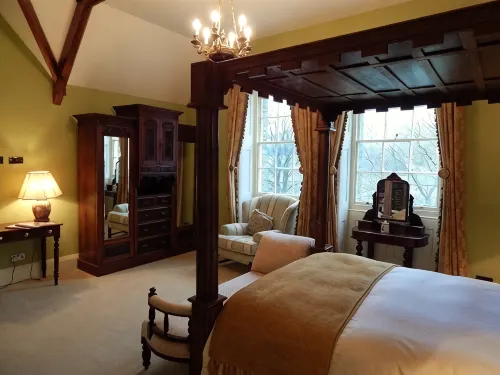 Westgate Manor - Homestays