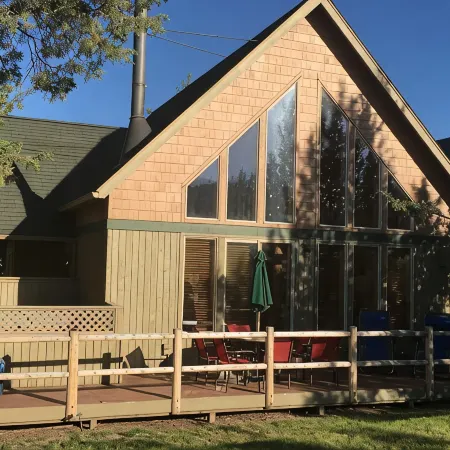 Remodeled cozy cabin on golf course with hot tub!