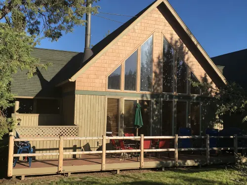 Remodeled cozy cabin on golf course with hot tub! - Alppimaja