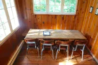 Romantic Mt. Hood Streamside Retreat, Hot Tub, BBQ, Fast WiFi. Pets Welcome, Ski - Chalets