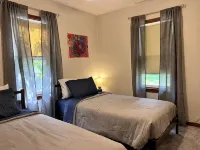 Cozy 2 Bedroom close to Cannon Valley Trail