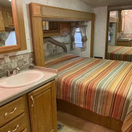 5th Wheel Camper with plenty of outdoor space