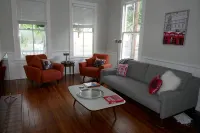 Spacious Home in the Historic District. Sleeps 8. Free Parking - บังกะโล