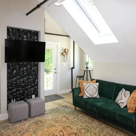 Loft on Main - DWTN, Beach, PVT Deck, Coffee Bar