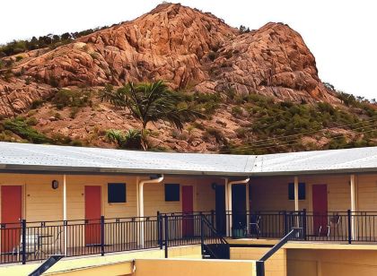 Summit Motel