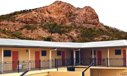 Summit Motel