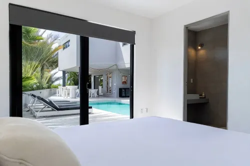J E T S E T giant stylish Villa at Spanish Water Bay 11 BDR, 24/7 security, gym - 2-Star