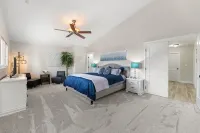 Your home away from home...recently renovated, sleeps 9-10! - WiFi