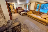 Private Forest Lodge Near Silverwood Theme Park - Sleeps 10