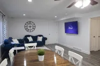 Modern 3-bedroom Guest Suite by Silicon Slopes